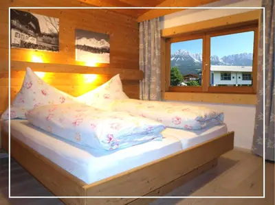 Ein Bett oder Betten in einem Zimmer der Unterkunft Alpen Chalet ELLMAU Zentrum