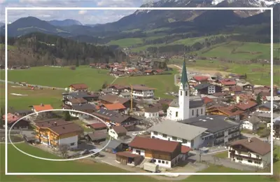 Ein allgemeiner Bergblick oder ein Berglick von des Chalets aus