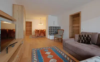 Ein Sitzbereich in der Unterkunft Appartements Kirchenwirt