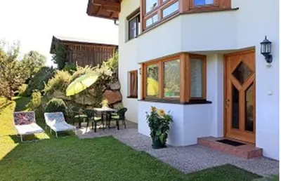 Ein Garten an der Unterkunft Apartment Landhaus Krall