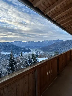 Ein allgemeiner Bergblick oder ein Berglick von der Ferienwohnung aus