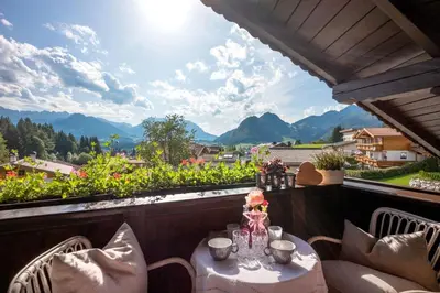 Ein allgemeiner Bergblick oder ein Berglick von der Ferienwohnung aus