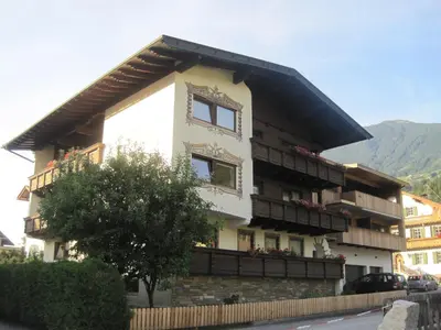 Ein allgemeiner Bergblick oder ein Berglick von der Pension aus