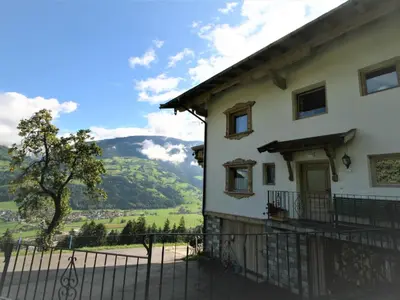 Ein allgemeiner Bergblick oder ein Berglick von der Ferienwohnung aus