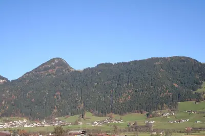 Ein allgemeiner Bergblick oder ein Berglick von der Ferienwohnung aus