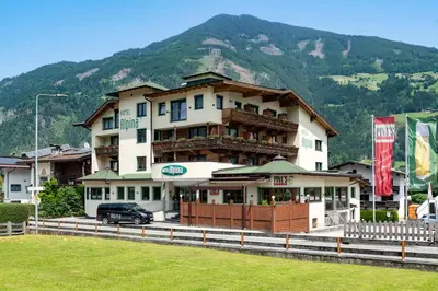 Ein allgemeiner Bergblick oder ein Berglick von des Hotels aus