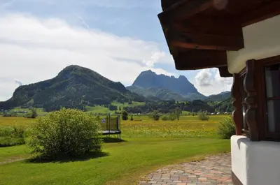 Ein allgemeiner Bergblick oder ein Berglick von der Ferienwohnung aus