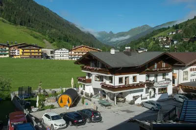 Ein allgemeiner Bergblick oder ein Berglick von des Hotels aus