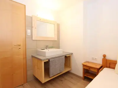 Ein Badezimmer in der Unterkunft Holiday Home Sonnblick by Interhome