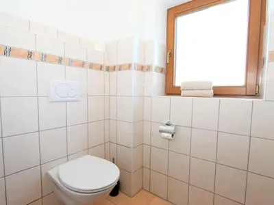 Ein Badezimmer in der Unterkunft Holiday Home Sonnblick by Interhome