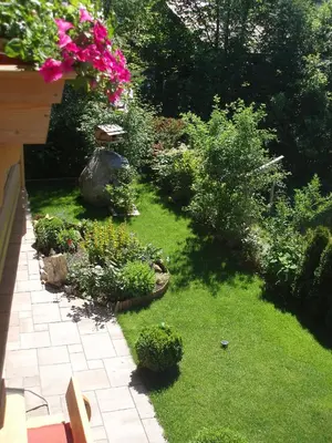 Ein Garten an der Unterkunft Appartement Annemarie