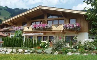Ein Garten an der Unterkunft Appartement Annemarie