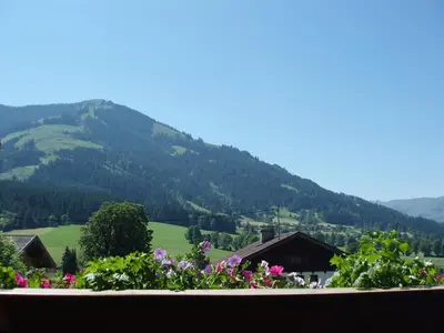 Ein allgemeiner Bergblick oder ein Berglick von der Ferienwohnung aus
