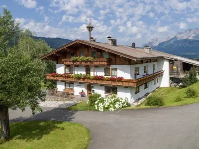 Ein allgemeiner Bergblick oder ein Berglick von der Ferienwohnung aus