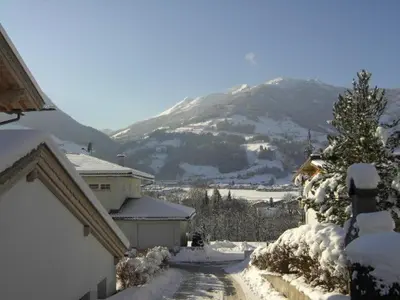 Ein allgemeiner Bergblick oder ein Berglick von der Ferienwohnung aus