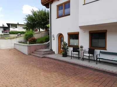 Das Gebäude in dem sich die Ferienwohnung befindet