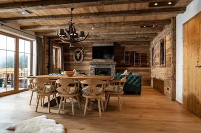 Ein Sitzbereich in der Unterkunft Wochenbrunner Chalets