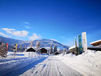 Ein allgemeiner Bergblick oder ein Berglick von des Privatzimmers aus