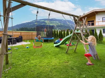 Ein Kinderspielbereich in der Unterkunft Haus Leo