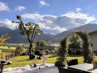 Ein allgemeiner Bergblick oder ein Berglick von der Ferienwohnung aus