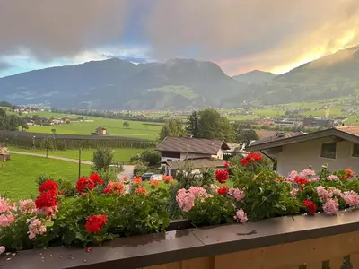 Ein allgemeiner Bergblick oder ein Berglick von der Ferienwohnung aus