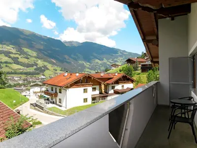 Ein allgemeiner Bergblick oder ein Berglick von der Ferienwohnung aus