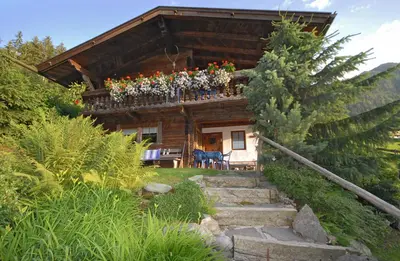 Ein Garten an der Unterkunft Ferienhäuser Reither Almen