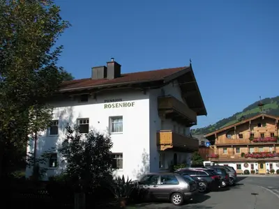 Das Gebäude in dem sich die Pension befindet