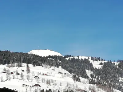 Ein allgemeiner Bergblick oder ein Berglick von der Pension aus