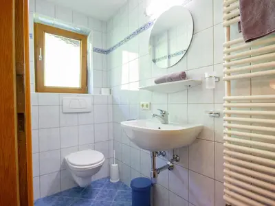 Ein Badezimmer in der Unterkunft Apartment Brandegg Top 3 by Interhome