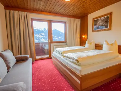 Ein Bett oder Betten in einem Zimmer der Unterkunft Apartment Brandegg Top 3 by Interhome