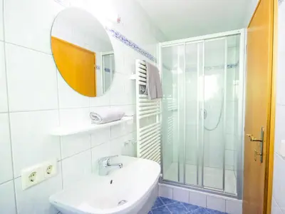 Ein Badezimmer in der Unterkunft Apartment Brandegg Top 3 by Interhome
