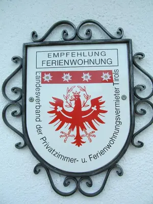 Ein Zertifikat, Auszeichnung, Logo oder anderes Dokument, das in der Unterkunft Bauernhof Hundbichl ausgestellt ist