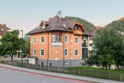 Ein allgemeiner Bergblick oder ein Berglick von des Aparthotels aus