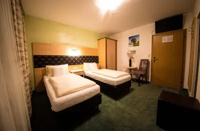 Ein Bett oder Betten in einem Zimmer der Unterkunft Hotel Garni Wolfgang