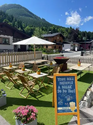 Ein allgemeiner Bergblick oder ein Berglick von des Bed & Breakfasts aus
