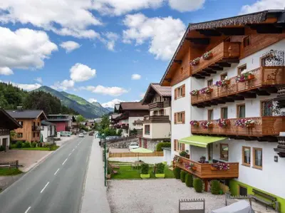 Ein allgemeiner Bergblick oder ein Berglick von des Bed & Breakfasts aus