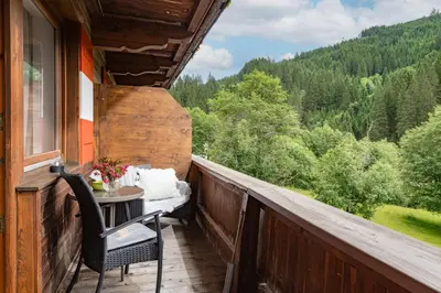 Ein allgemeiner Bergblick oder ein Berglick von der Pension aus
