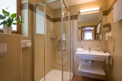Ein Badezimmer in der Unterkunft Pension Zillertal