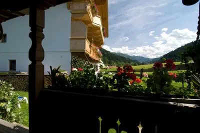 Ein allgemeiner Bergblick oder ein Berglick von der Ferienwohnung aus