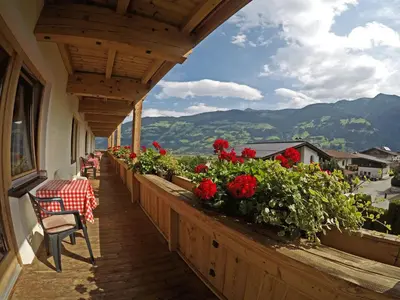 Ein allgemeiner Bergblick oder ein Berglick von der Pension aus