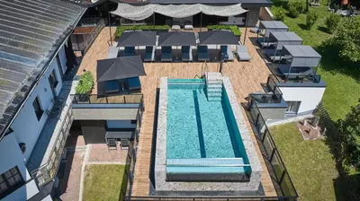 Der Swimmingpool an oder in der Nähe von The Poolhouse Boutique Lodge