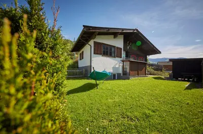 Ein Garten an der Unterkunft Chalet Appartement Alpenherz