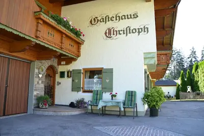 Das Gebäude in dem sich das Privatzimmer befindet