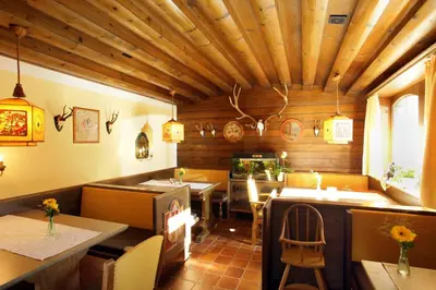 Ein Restaurant oder anderes Speiselokal in der Unterkunft Café Pension Koller