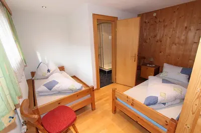 Ein Bett oder Betten in einem Zimmer der Unterkunft Gästehaus Hauser