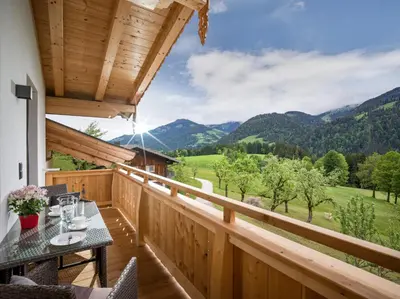 Ein allgemeiner Bergblick oder ein Berglick von der Ferienwohnung aus