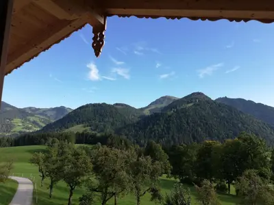 Ein allgemeiner Bergblick oder ein Berglick von der Ferienwohnung aus