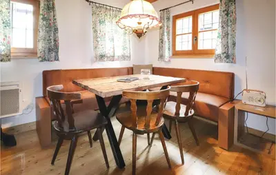 Ein Sitzbereich in der Unterkunft Ferienhaus Mit Bergidylle