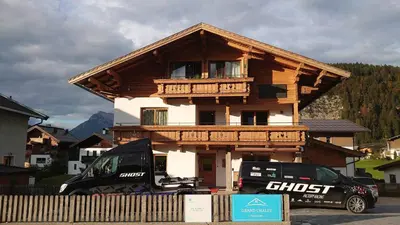 Ein allgemeiner Bergblick oder ein Berglick von des Ferienhauses aus